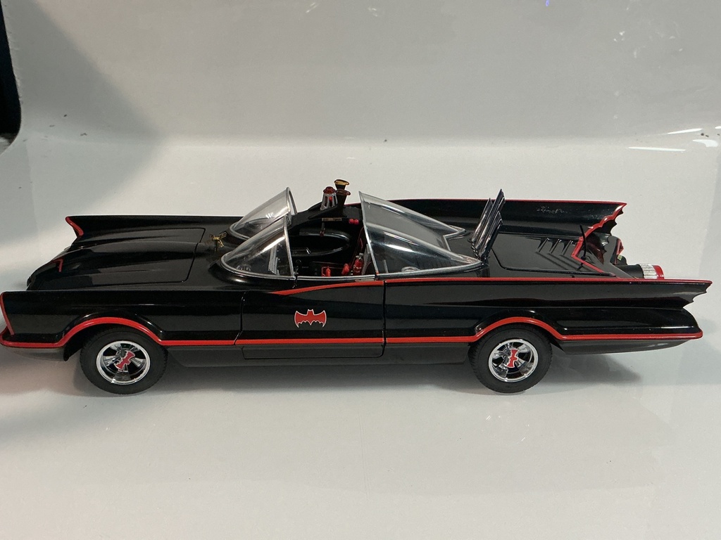 1/18 HOT WHEELS BATMANMOBILE 1966 [S07] BLACK / RED - Photo 2