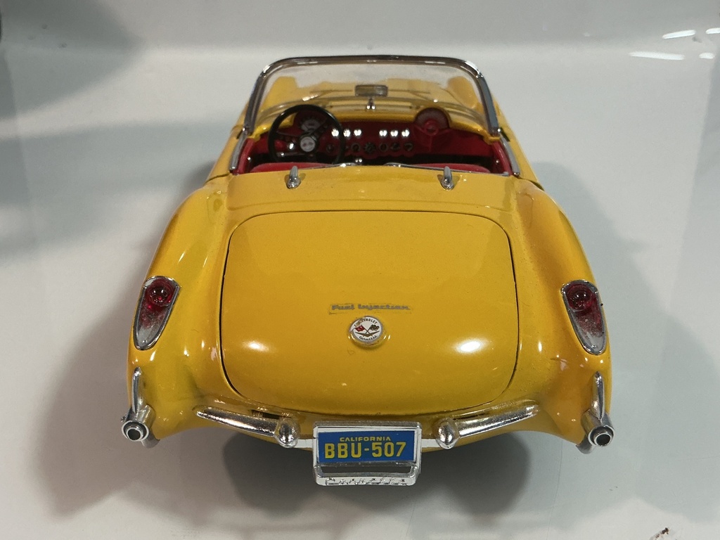1/18 BURAGO 1957 CHEVY CORVETTE YELLOW ON RED - Photo 4