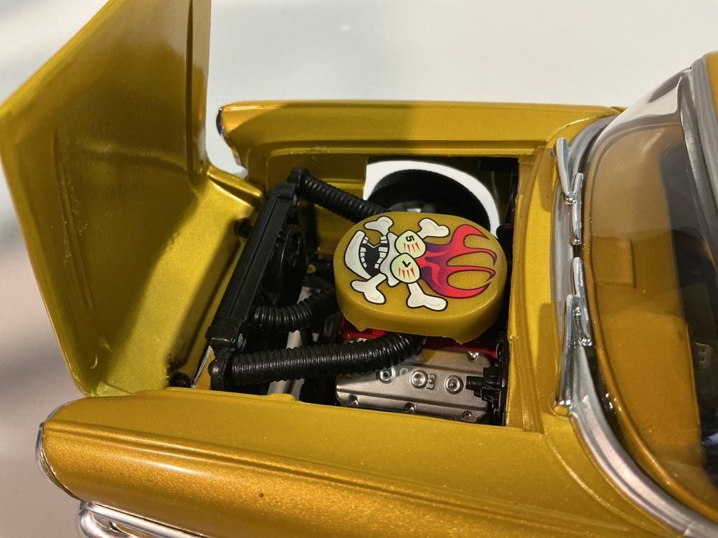 1/18 HOT WHEELS ‘57 CHEVY GOLD / FLAMES ON GREY - Photo 3