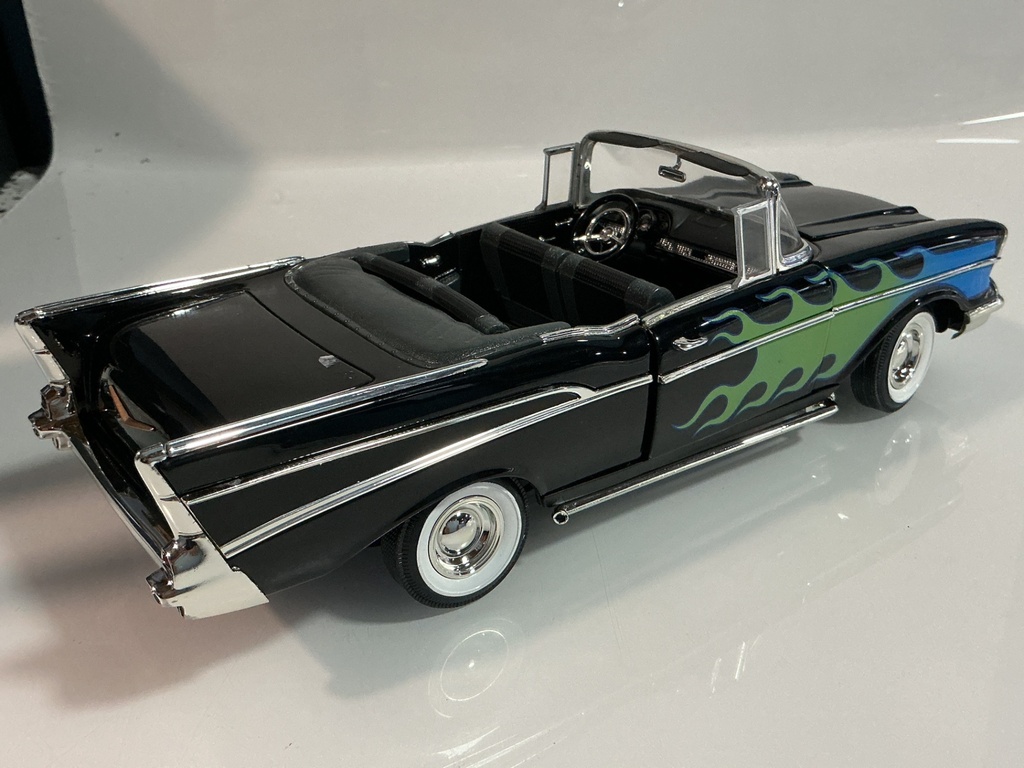 1/18 ERTL 1957 CHEVY BEL AIR BLACK ON BLACK - Photo 6