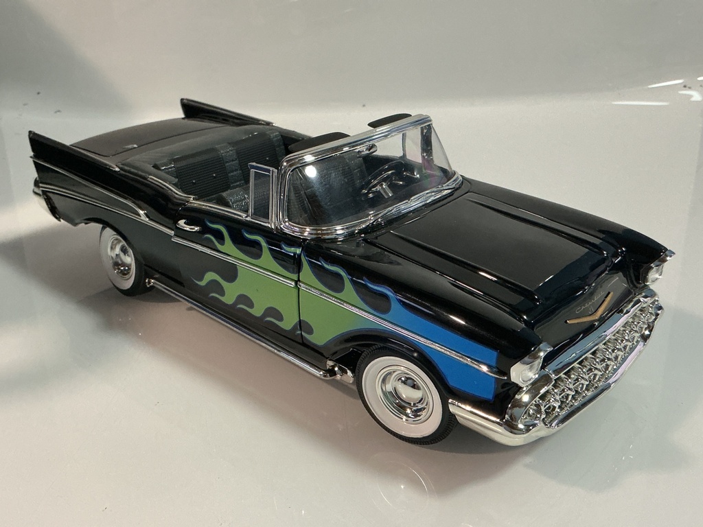 1/18 ERTL 1957 CHEVY BEL AIR BLACK ON BLACK - Photo 7