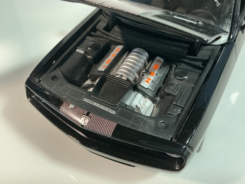 1/18 MAISTO 2006 DODGE CHALLENGER BLACK ON BLACK - Photo 2