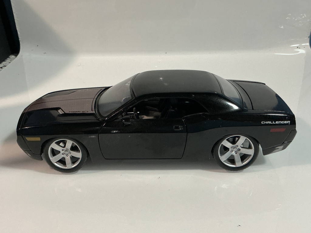 1/18 MAISTO 2006 DODGE CHALLENGER BLACK ON BLACK - Photo 3