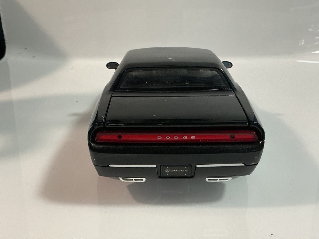 1/18 MAISTO 2006 DODGE CHALLENGER BLACK ON BLACK - Photo 5