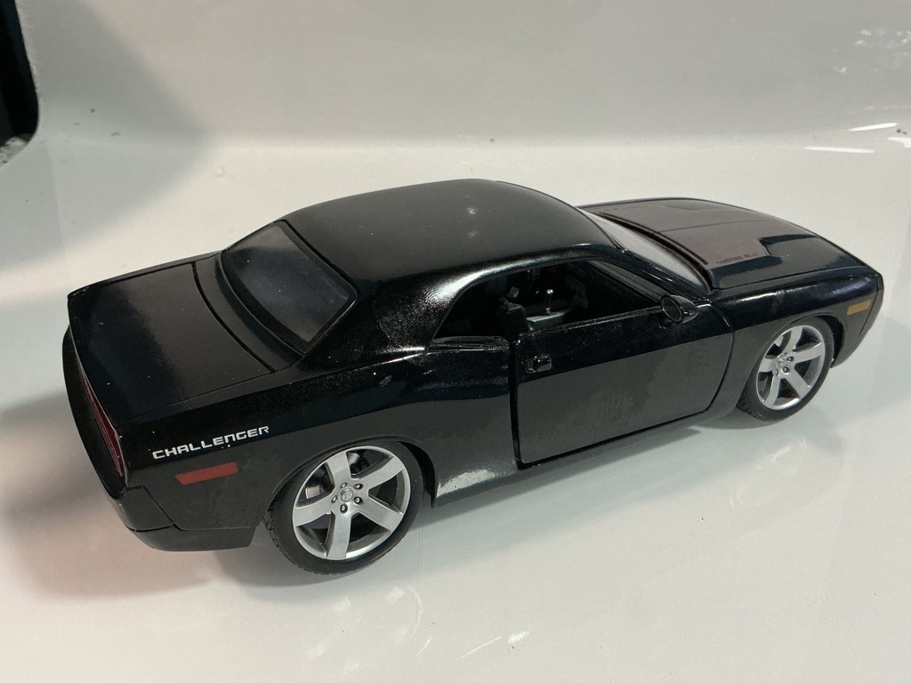 1/18 MAISTO 2006 DODGE CHALLENGER BLACK ON BLACK - Photo 7