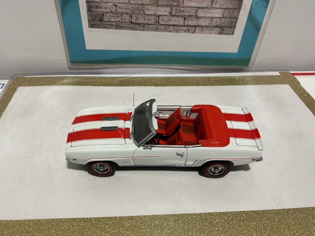 1/24: DANBURG MINT 1969 CHEVROLET CAMARO SS 350 image
