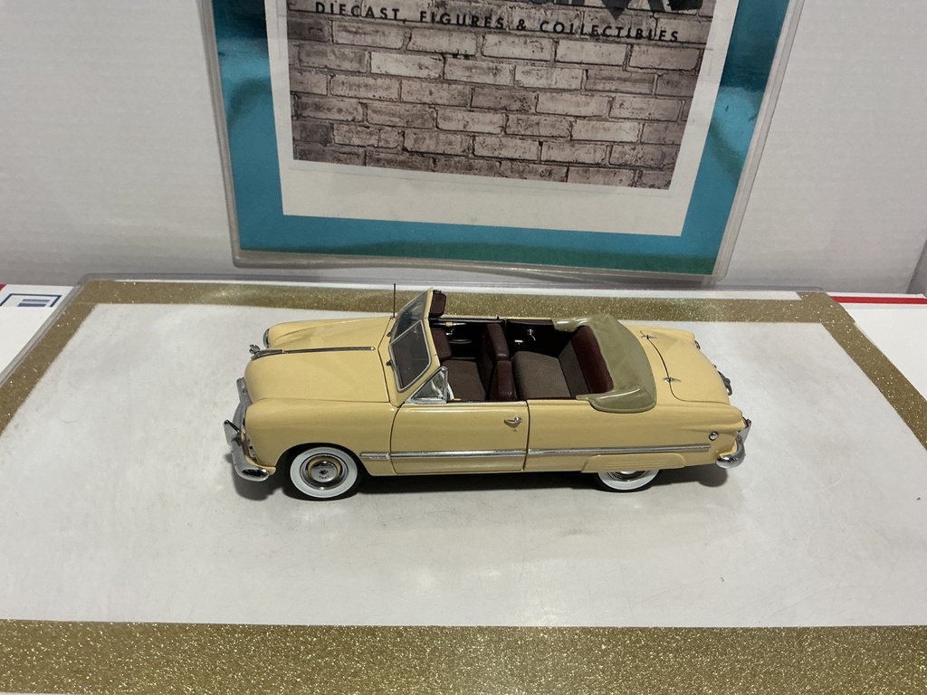 1/24: DANBURY MINT 1949 FORD CUSTOM image
