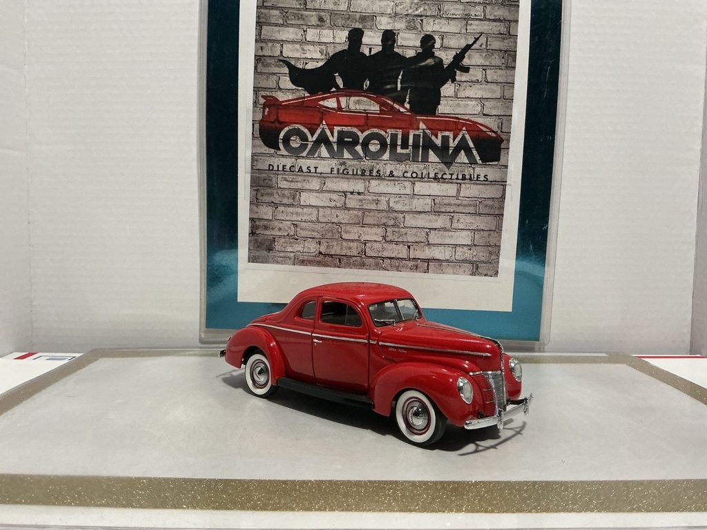 1/24: DANBURY MINT 1940 FORD DELUXE RED image