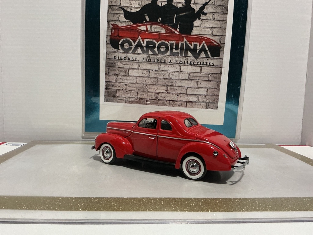 1/24: DANBURY MINT 1940 FORD DELUXE RED image
