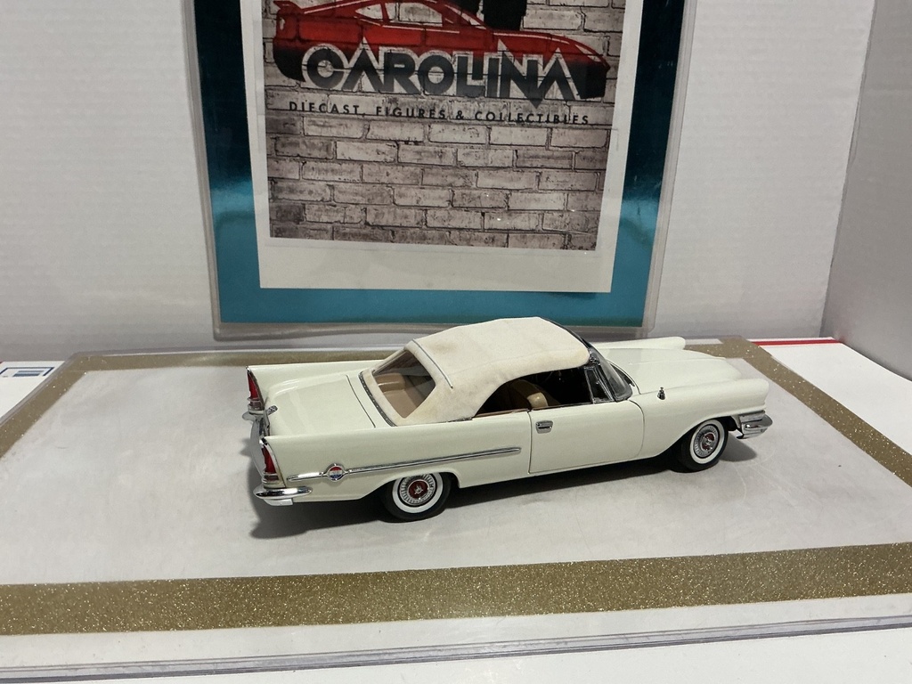 1/24: DANBURY MINT 1957 CHRYSLER 300C *NO MIRROR, ROOF HAS SPOTTING* image
