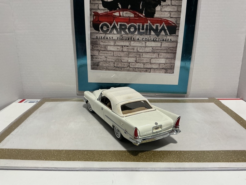 1/24: DANBURY MINT 1957 CHRYSLER 300C *NO MIRROR, ROOF HAS SPOTTING* image