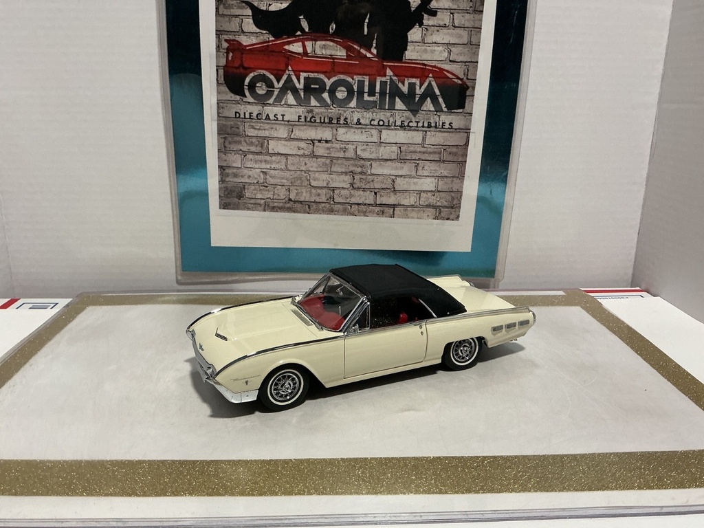 1/24: DANBURY MINT 1962 FORD THUNDERBIRD image