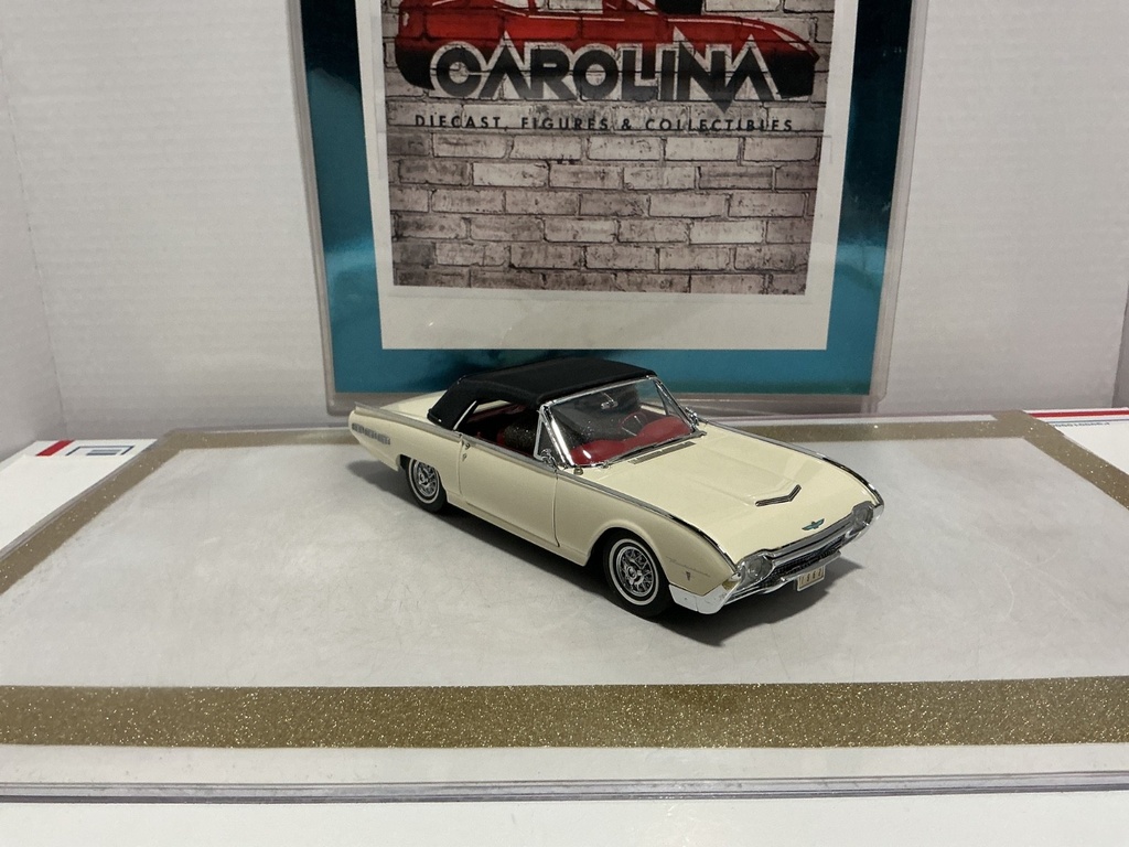 1/24: DANBURY MINT 1962 FORD THUNDERBIRD image