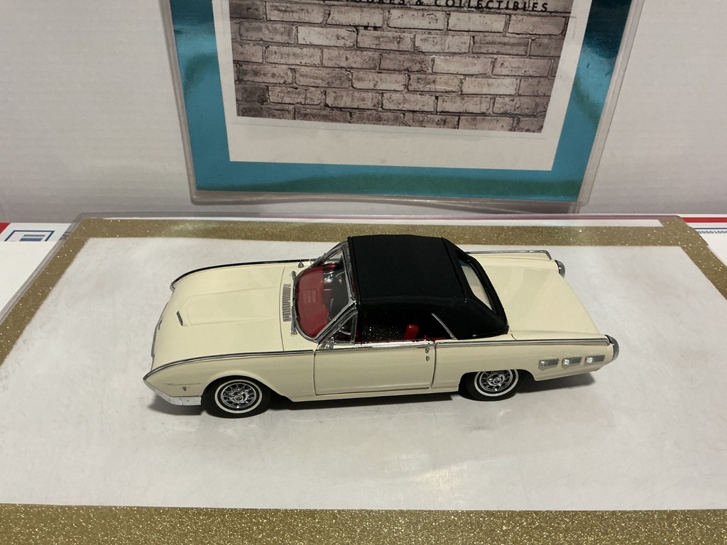 1/24: DANBURY MINT 1962 FORD THUNDERBIRD image
