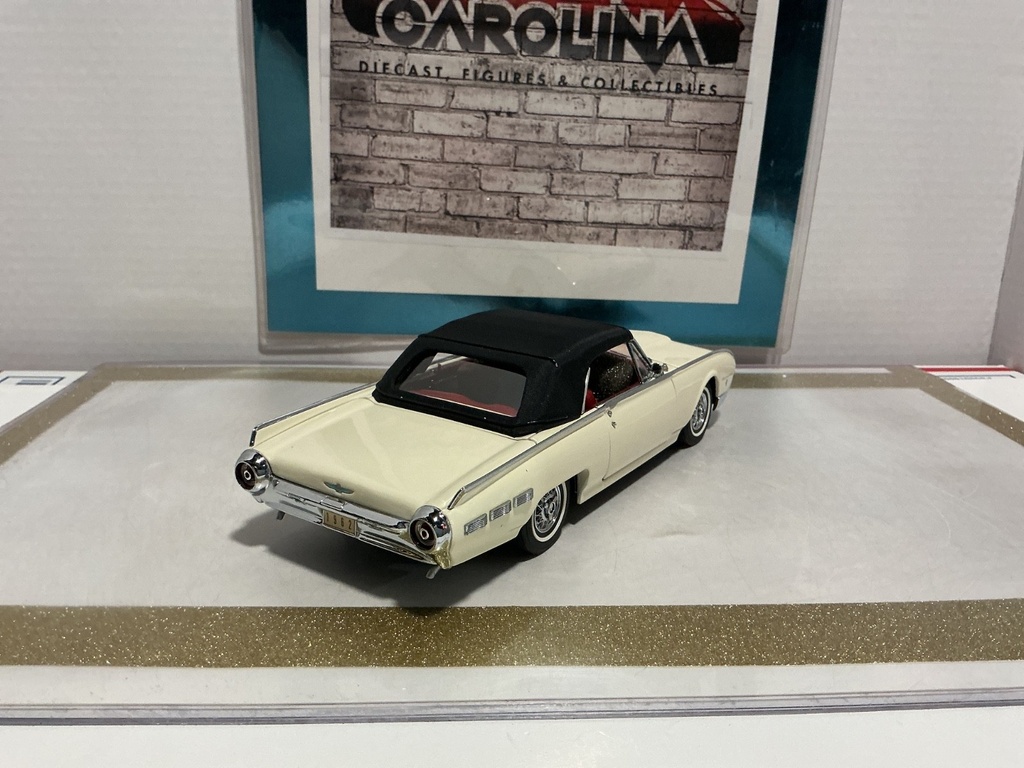1/24: DANBURY MINT 1962 FORD THUNDERBIRD WHITE image