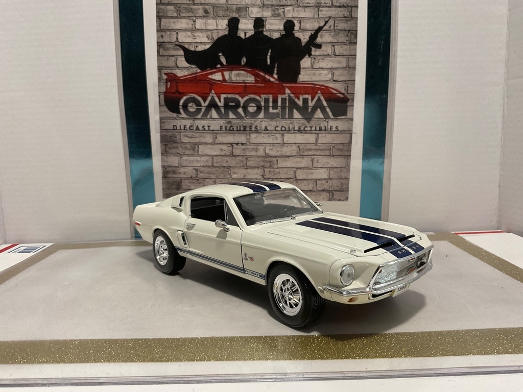 1/18: ROAD SIGNATURE 1968 SHELBY GT 500KR WHITE ON BLACK image