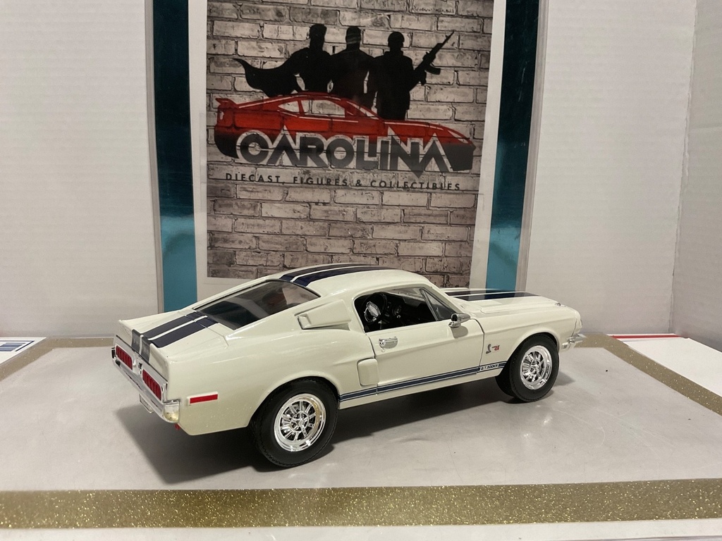 1/18: ROAD SIGNATURE 1968 SHELBY GT 500KR WHITE ON BLACK image