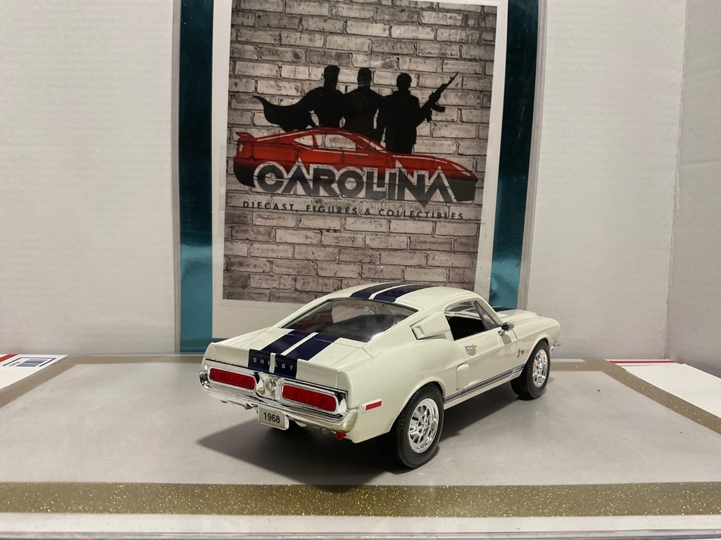 1/18: ROAD SIGNATURE 1968 SHELBY GT 500KR WHITE ON BLACK image