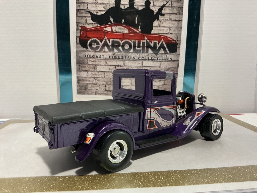1/18: ROAD SIGNATURE 1934 FORD PICKUP PURPLE ON BLACK image