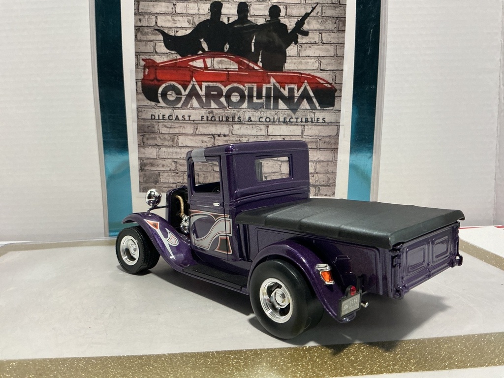1/18: ROAD SIGNATURE 1934 FORD PICKUP PURPLE ON BLACK image