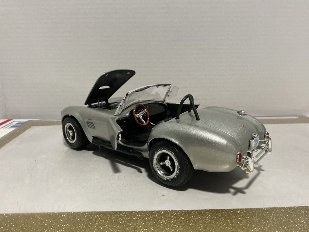 1/18: ERTL 1965 SHELBY COBRA 427 SILVER ON BLACK image