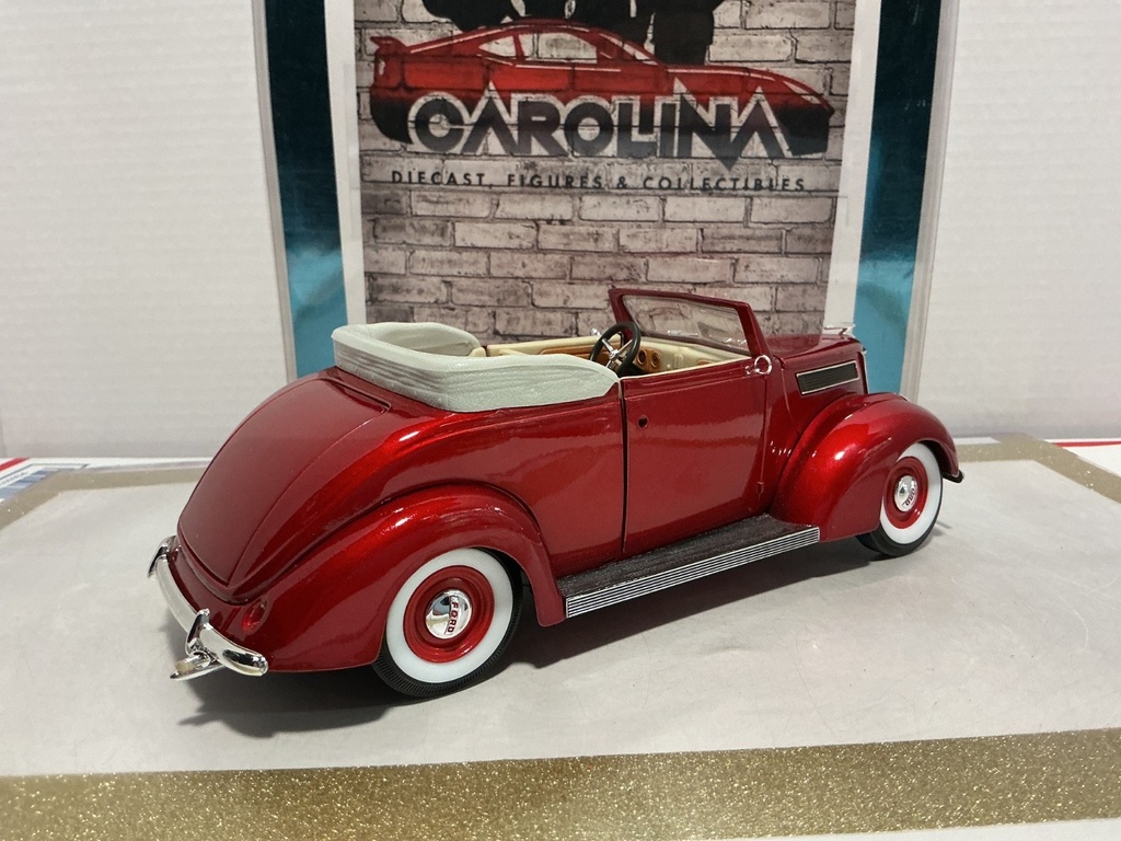 1/18: ROAD SIGNATURE 1937 FORD CONVERTIBLE *DOOR HANDLE LOOSE* RED ON CREAM image