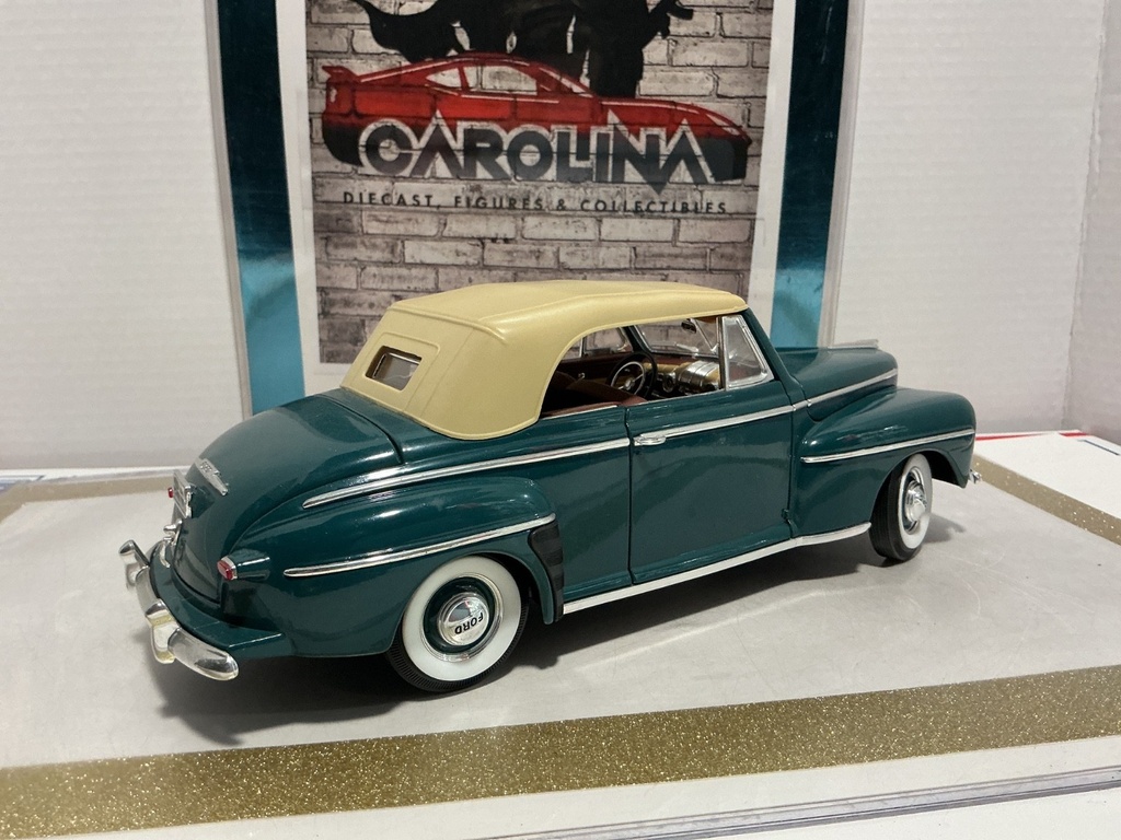 1/18: ROAD SIGNATURE 1948 FORD CONVERTIBLE GREEN ON BROWN image
