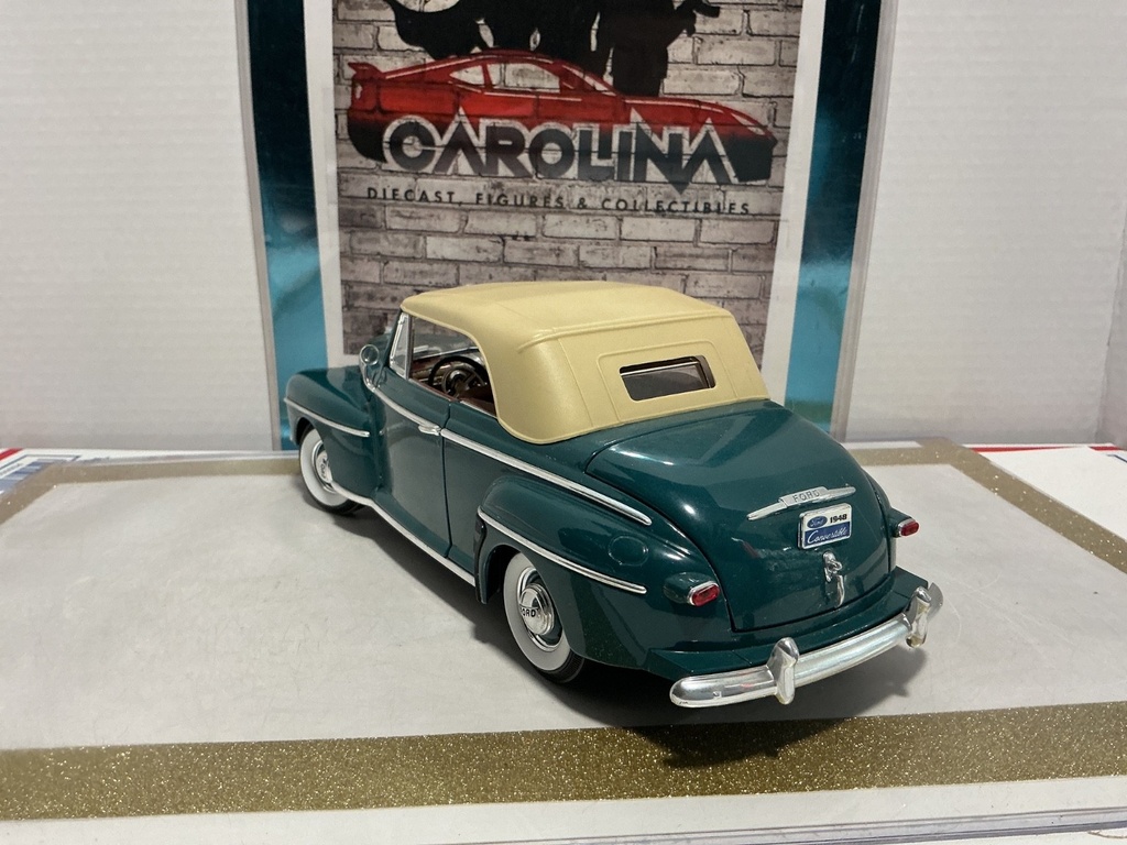 1/18: ROAD SIGNATURE 1948 FORD CONVERTIBLE GREEN ON BROWN image