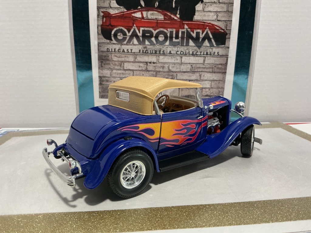 1/18: ROAD LEGENDS 1932 FORD ROADSTER BLUE WITH FLAMES ON TAN image