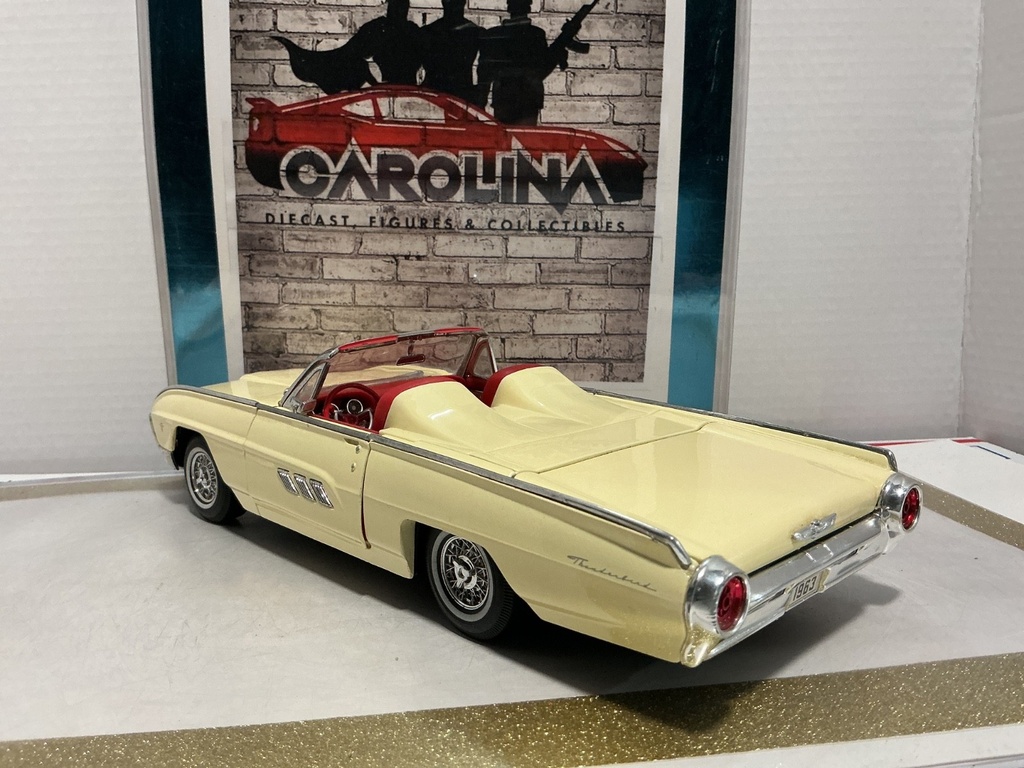 1/18: ANSON 1963 FORD THUNDERBIRD *BROKE MIRROR/NO ANTENNA* image