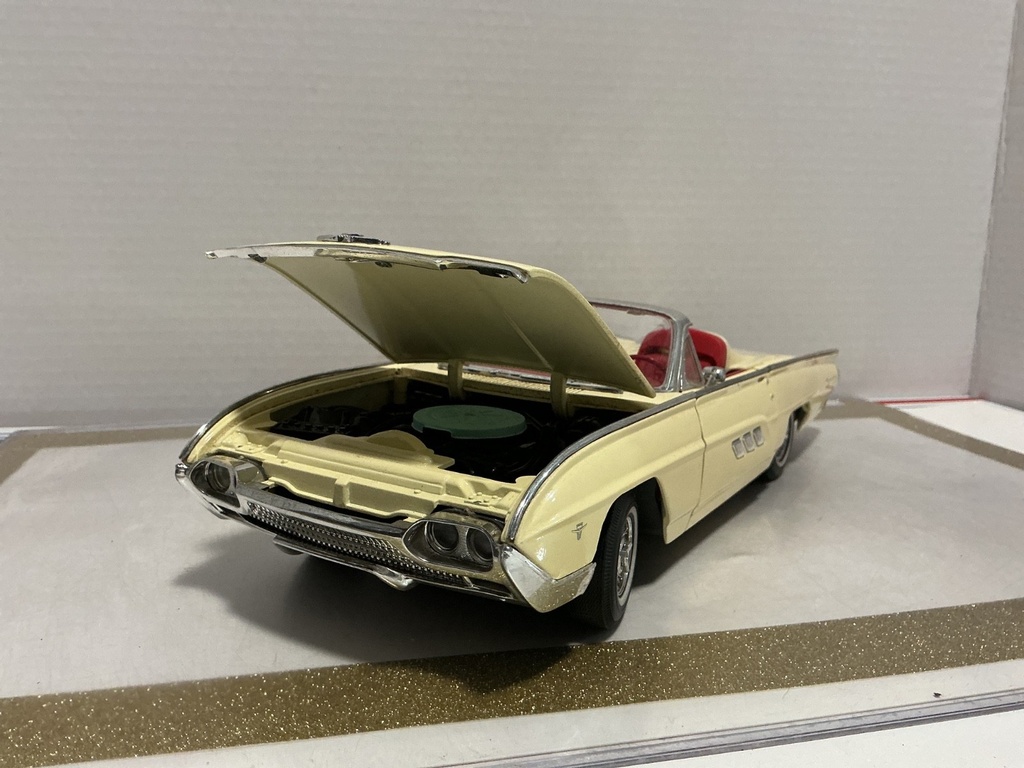 1/18: ANSON 1963 FORD THUNDERBIRD *BROKE MIRROR/NO ANTENNA* image