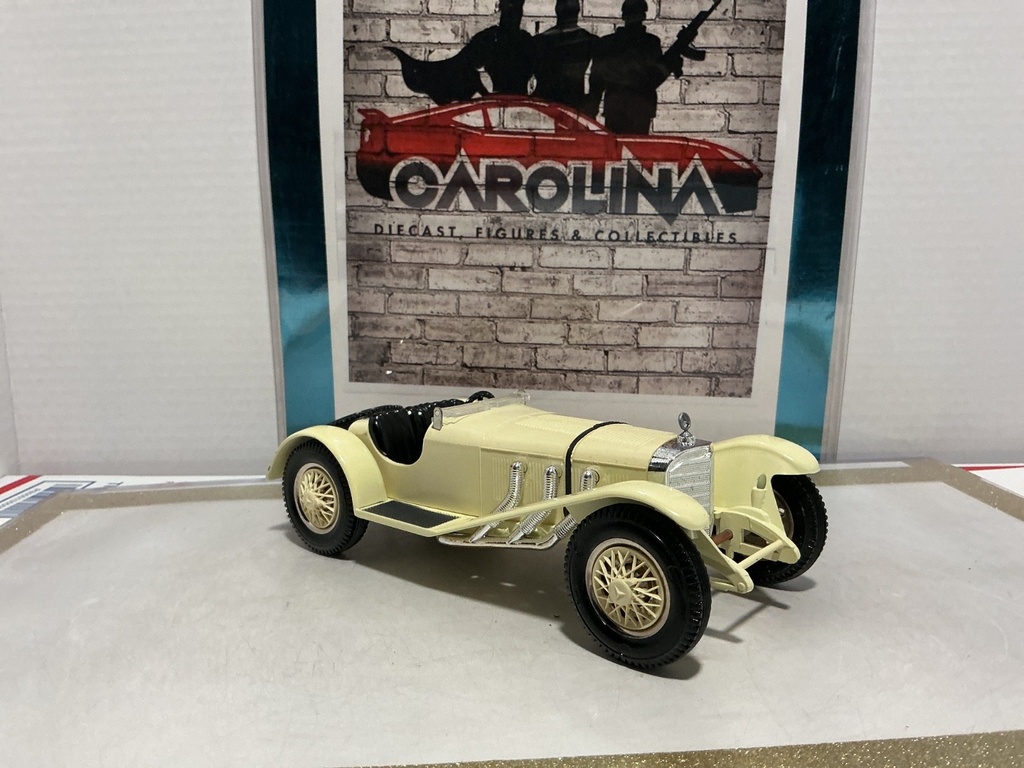 1/18: GAMA 1928 MERCEDES SPORTSWAGEN CREAM ON BLACK image
