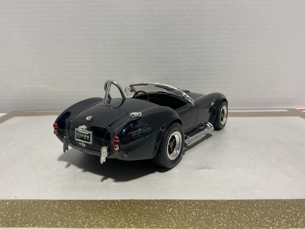 1/18: ROAD TOUGH SHELBY COBRA 427S/C BLUE ON BLACK image