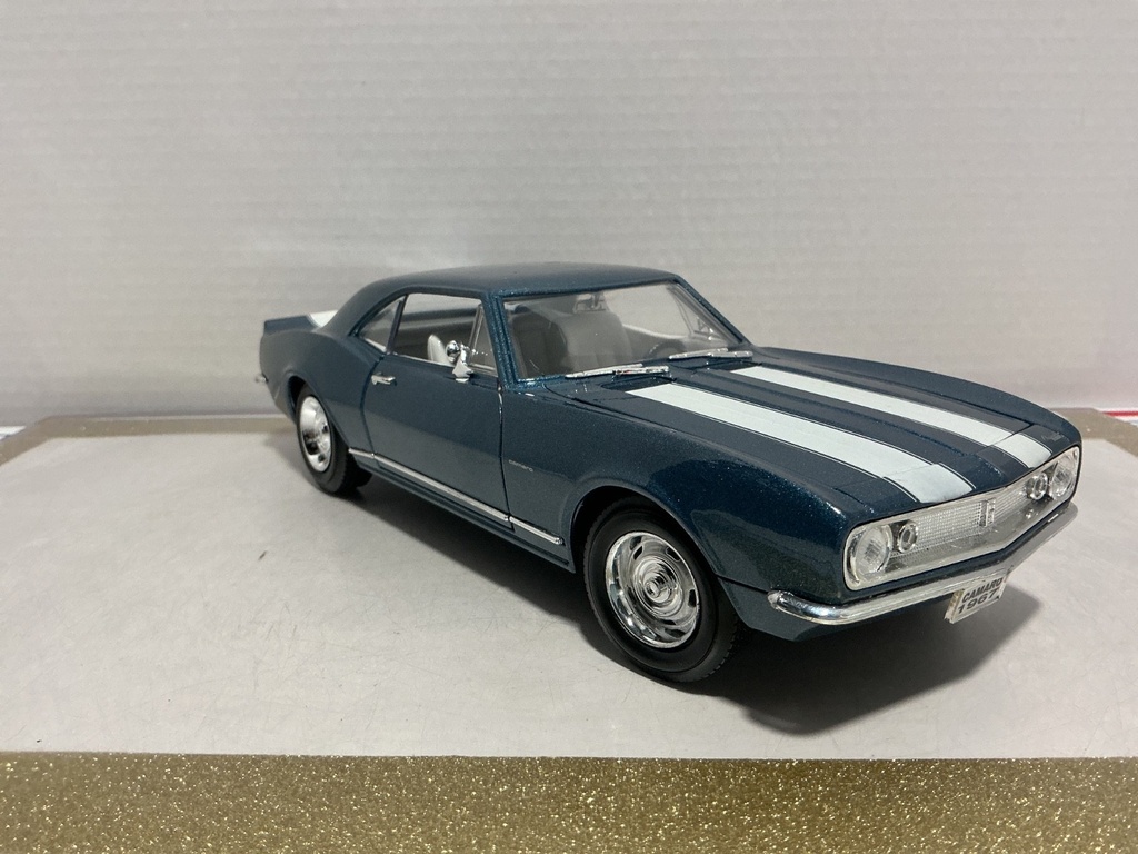 1/18: MOTOR MAX 1967 CAMARO Z28 BLUE ON WHITE image