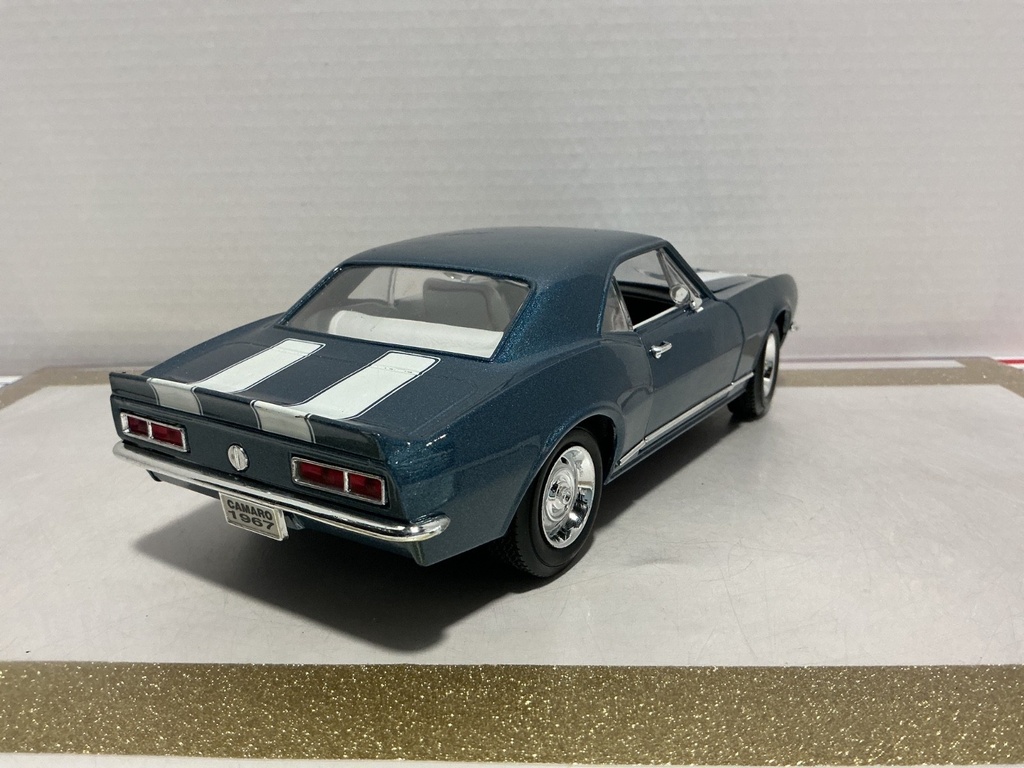 1/18: MOTOR MAX 1967 CAMARO Z28 BLUE ON WHITE image