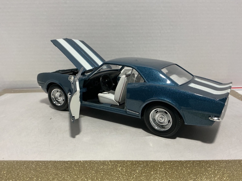 1/18: MOTOR MAX 1967 CAMARO Z28 BLUE ON WHITE image