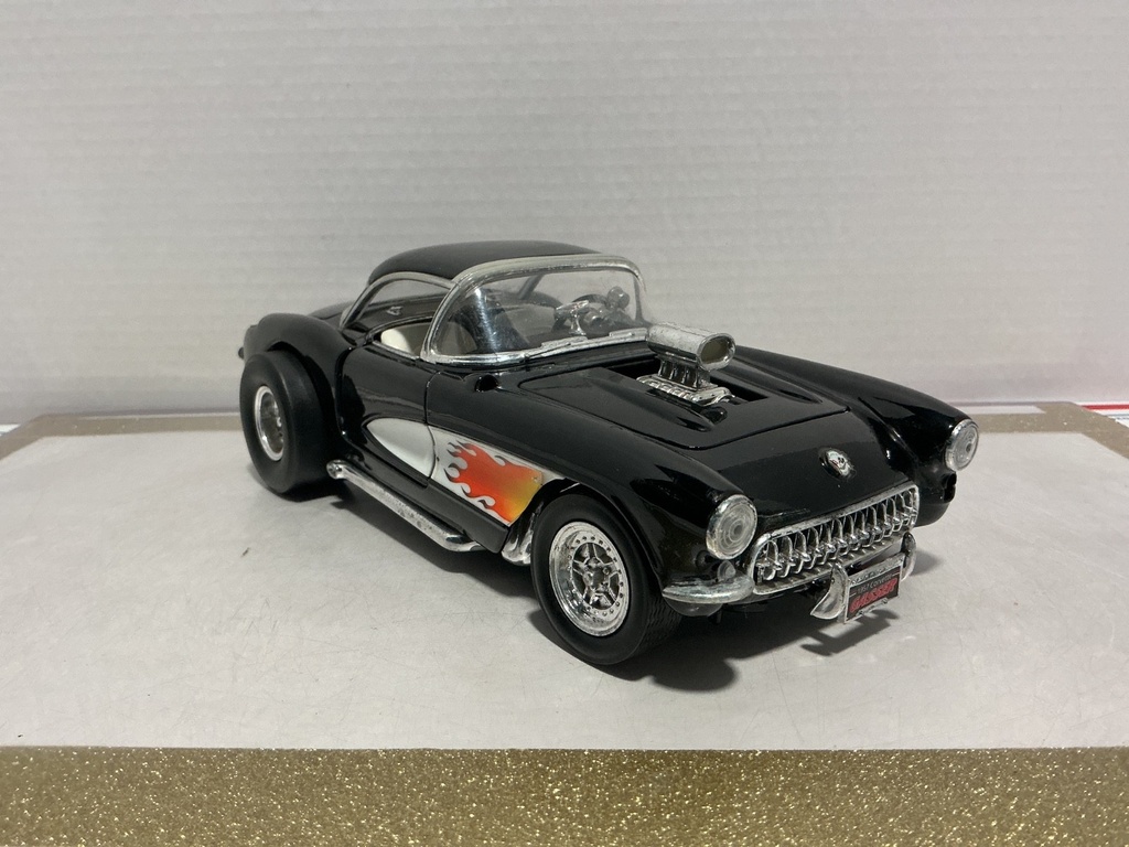 1/18: ROAD SIGNATURE 1957 CHEVROLET CORVETTE GASSER BLCK ON WHITE image