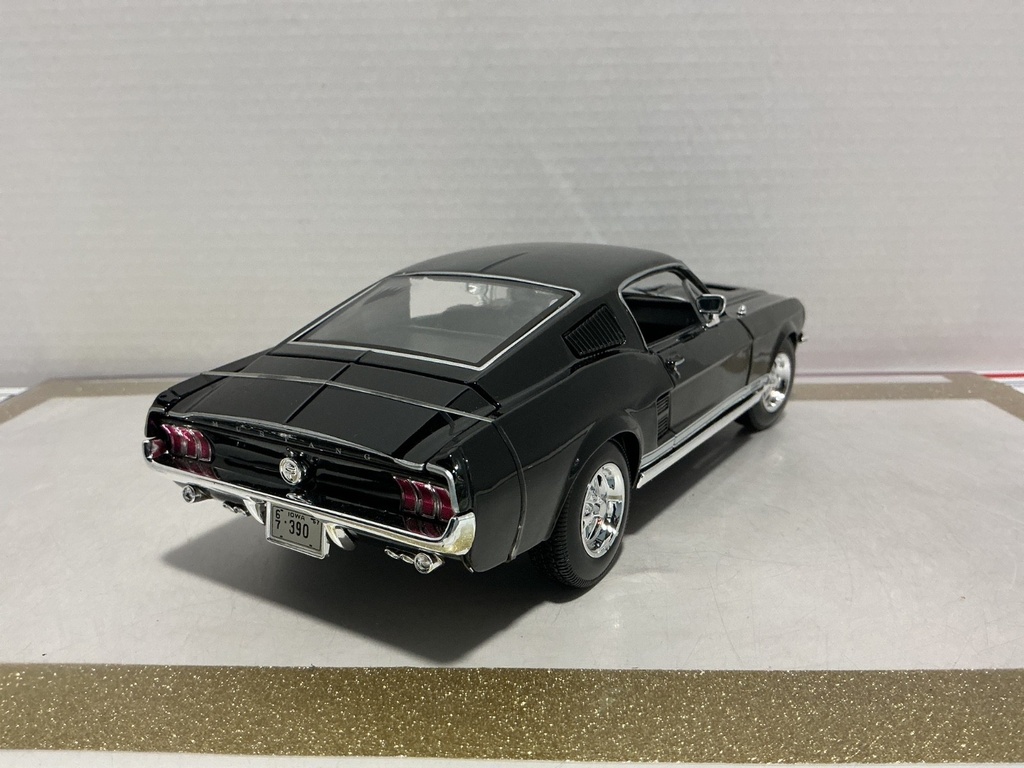 1/18 MAISTO 1967 FORD MUSTANG GTA BLACK ON BLACK image