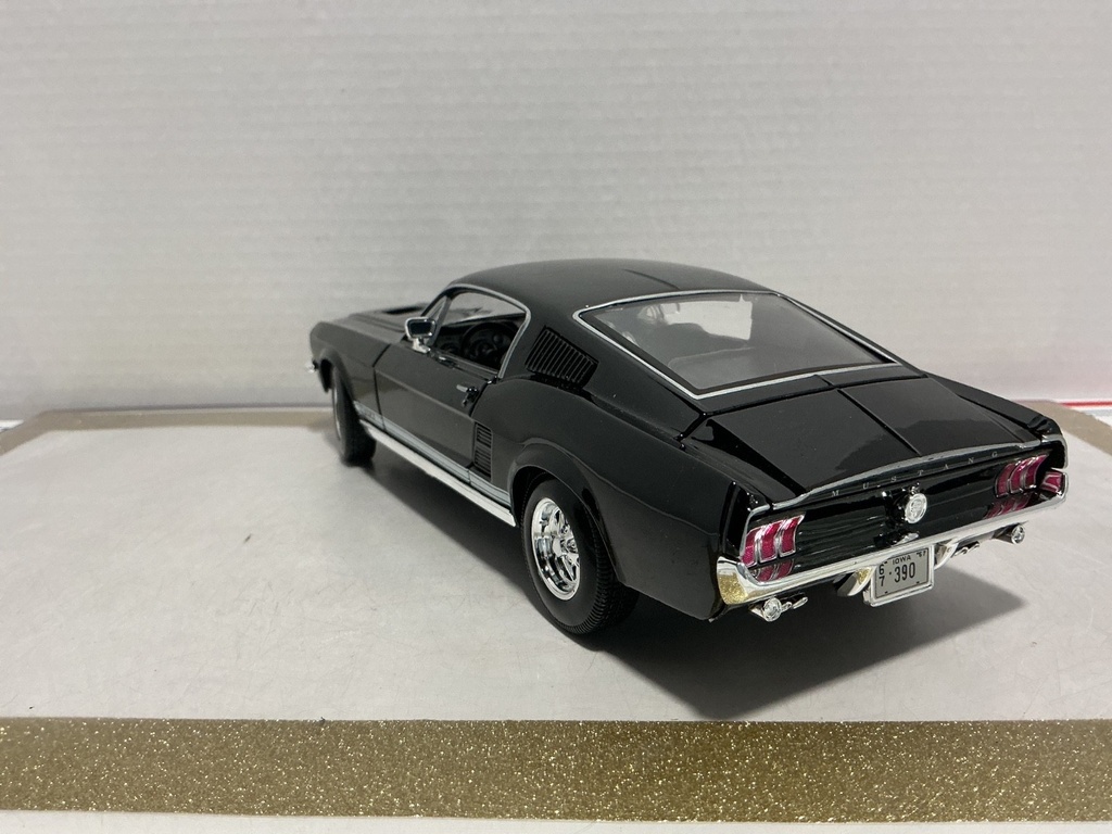 1/18 MAISTO 1967 FORD MUSTANG GTA BLACK ON BLACK image