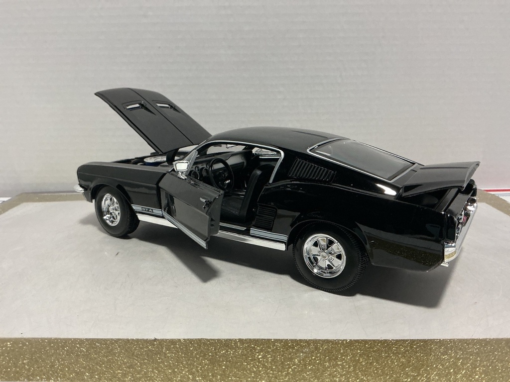 1/18 MAISTO 1967 FORD MUSTANG GTA BLACK ON BLACK image