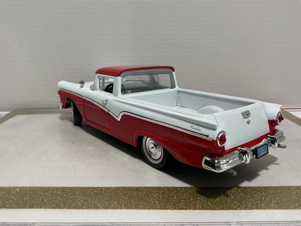 1/18 ROAD SIGNATURE 1957 FORD RANCHERO COURIER SEDAN DELIVERY image