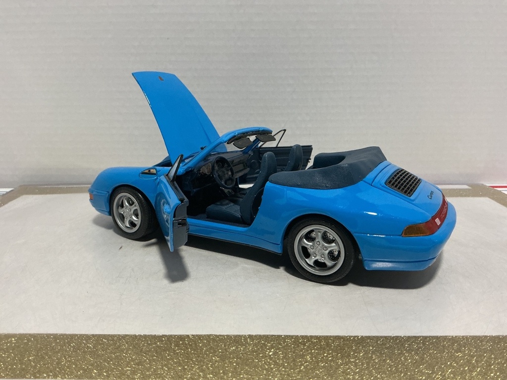 1/18 MAISTO PORSHE 911 CARRERA CABRIOLET 1994 BLUE ON BLUE image