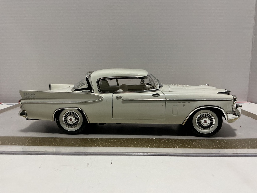 1/18 ANSON 1957 STUDEBAKER GOLD HAWK WHITE ON WHITE *JUNKYARD image
