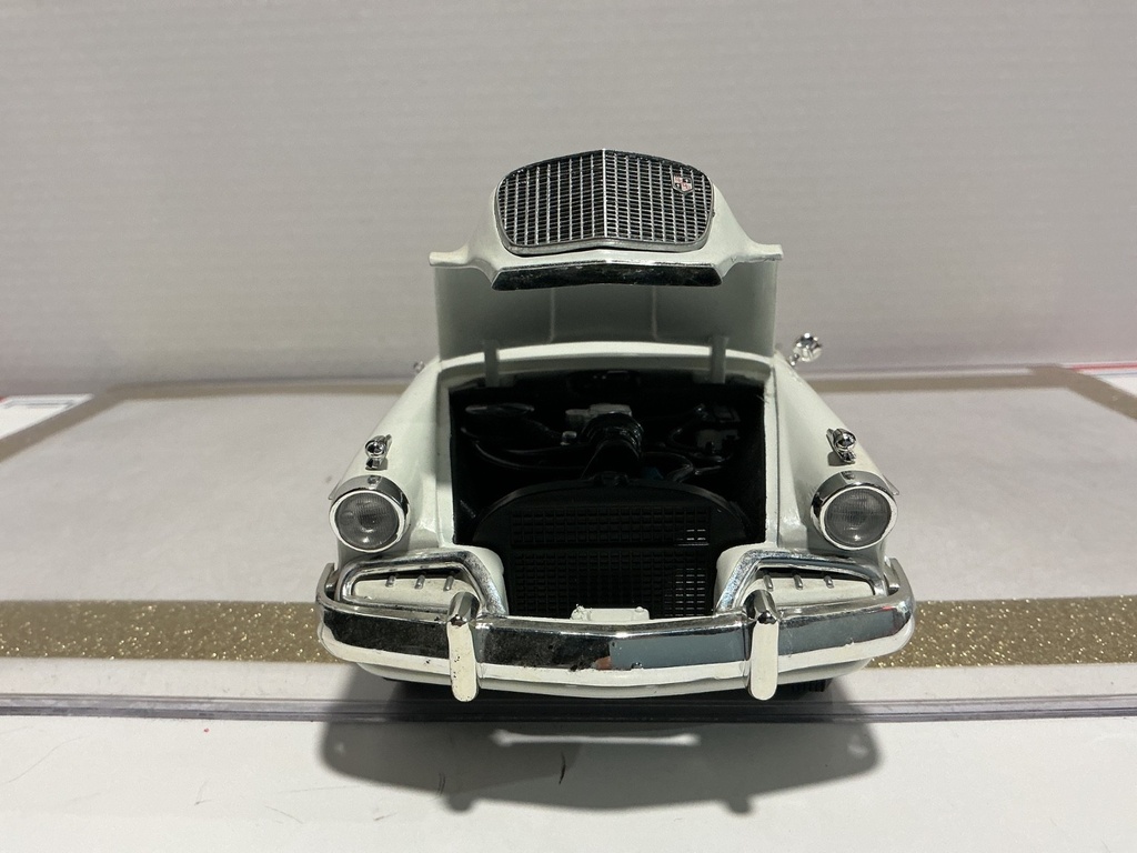 1/18 ANSON 1957 STUDEBAKER GOLD HAWK WHITE ON WHITE *JUNKYARD image