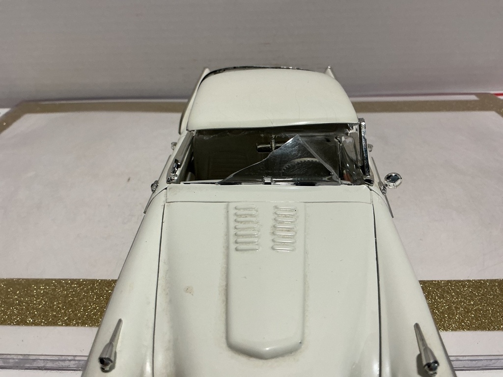 1/18 ANSON 1957 STUDEBAKER GOLD HAWK WHITE ON WHITE *JUNKYARD image
