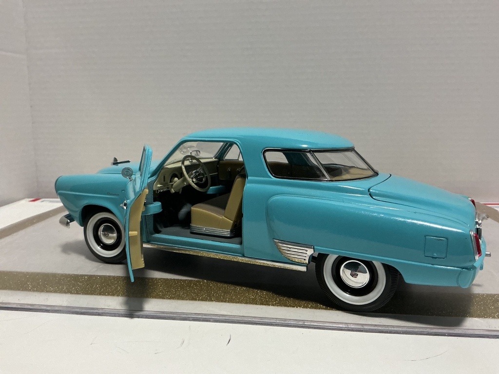 1/18 ROAD SIGNATURE 1950 STUDEBAKER CHAMPION TEAL ON TAN image