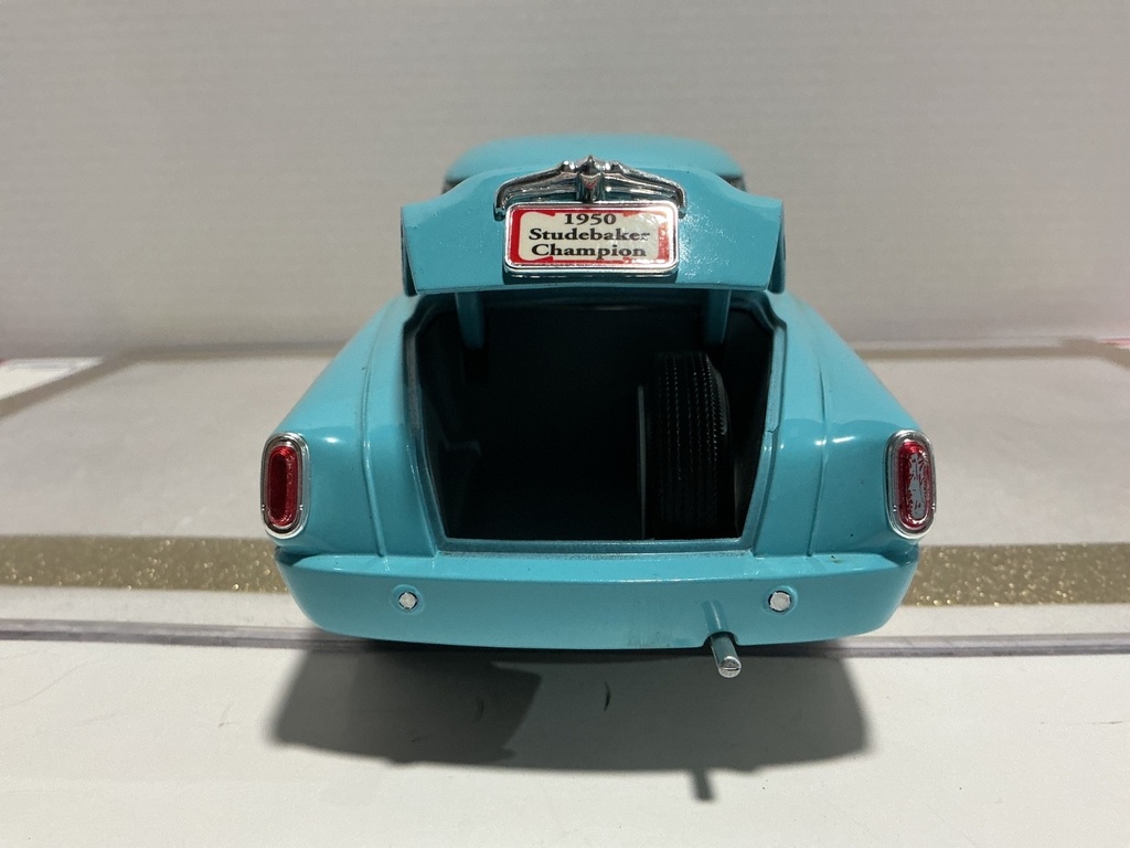 1/18 ROAD SIGNATURE 1950 STUDEBAKER CHAMPION TEAL ON TAN image