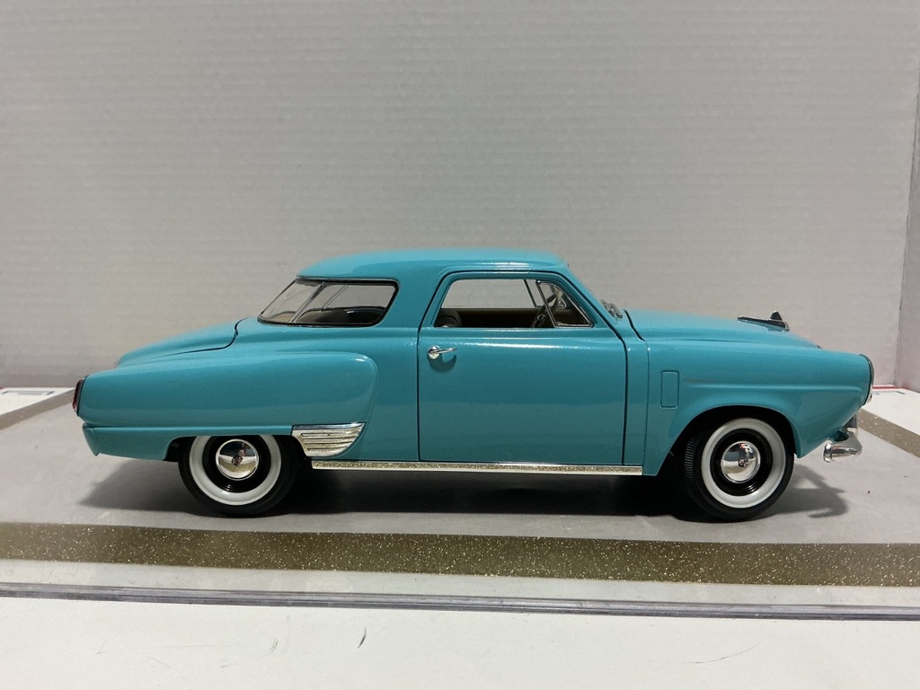 1/18 ROAD SIGNATURE 1950 STUDEBAKER CHAMPION TEAL ON TAN image