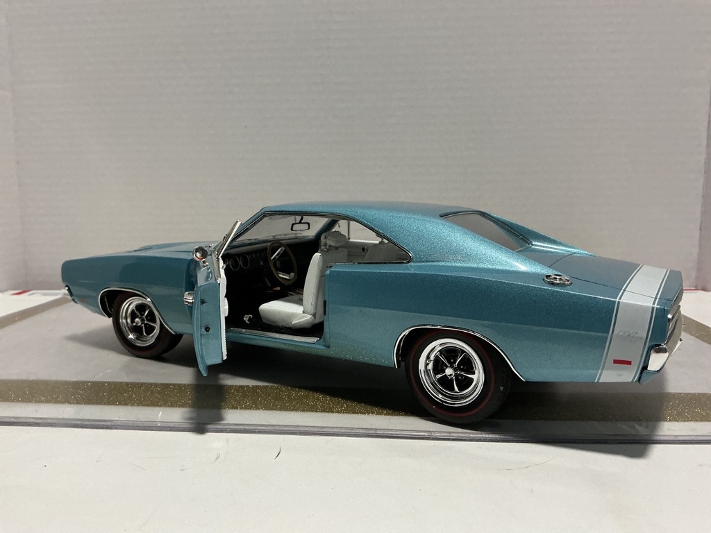 1/18 AUTHENTICS 1969 DODGE CHARGER R/T BLUE ON WHITE MCACN image