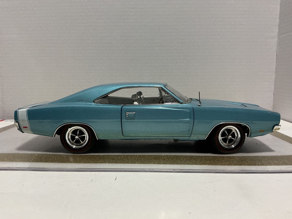 1/18 AUTHENTICS 1969 DODGE CHARGER R/T BLUE ON WHITE MCACN image